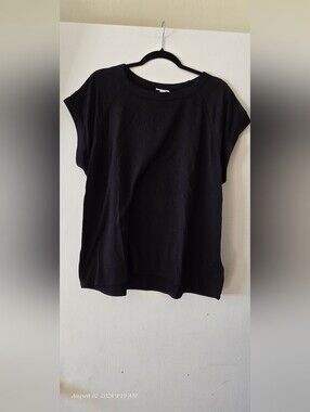LuLaRoe Black Raglan Ribbed Sgort Sleeve Top